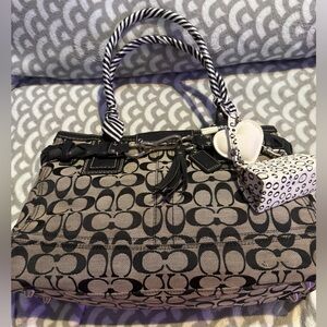 Coach Hamptons Signature Carryall preowned/vintage/rehab/project